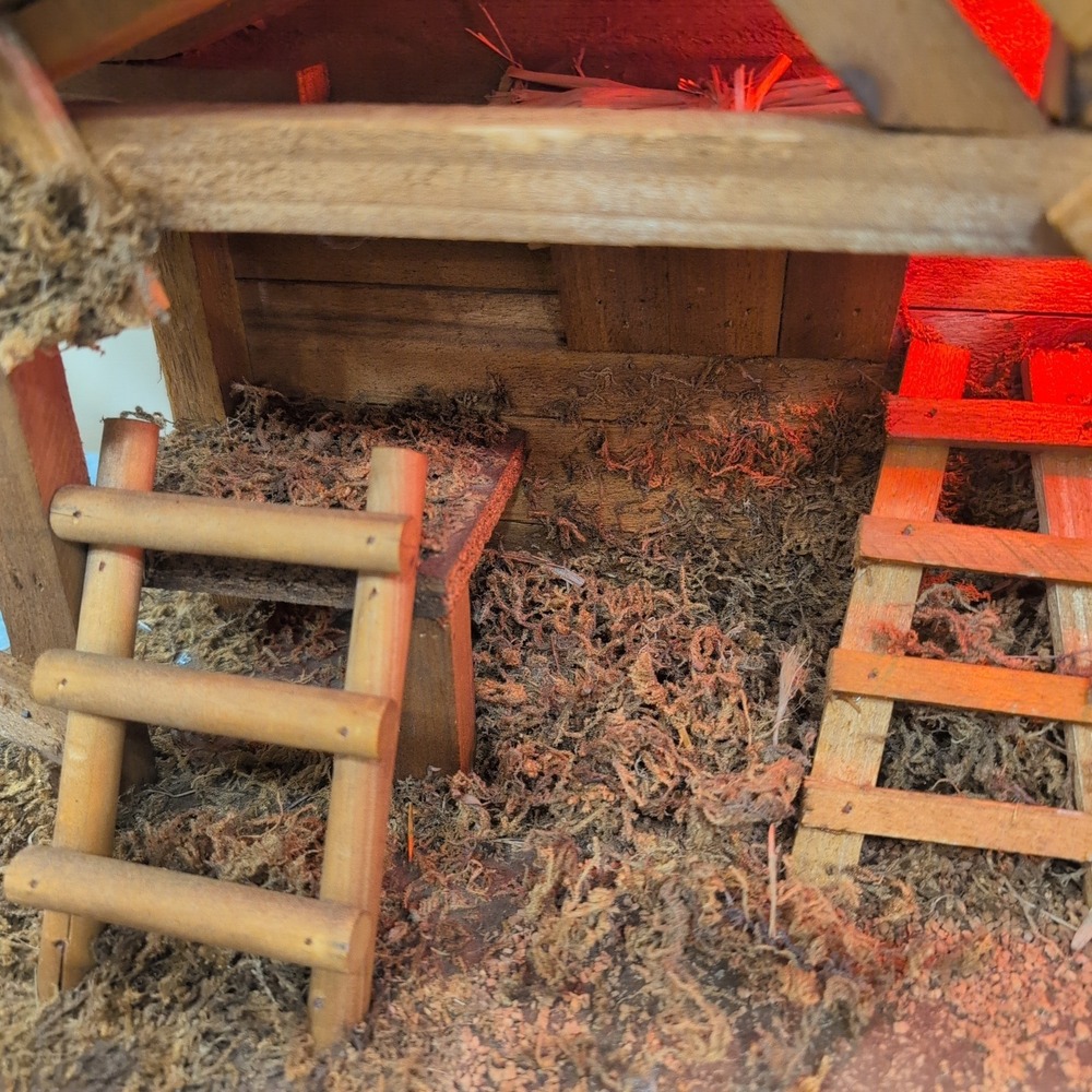 Lighted Wooden Nativity Stable with 11 Terracotta Style Figurines Christmas Set - Picture 15 of 16